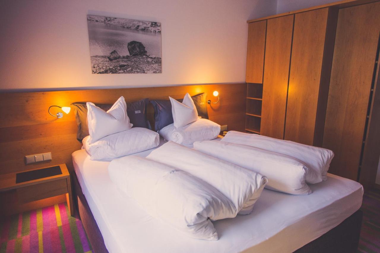 Quality Hosts Arlberg - Hotel Anton ซังคท์อันทอนอัมอาร์ลแบร์ก ภายนอก รูปภาพ