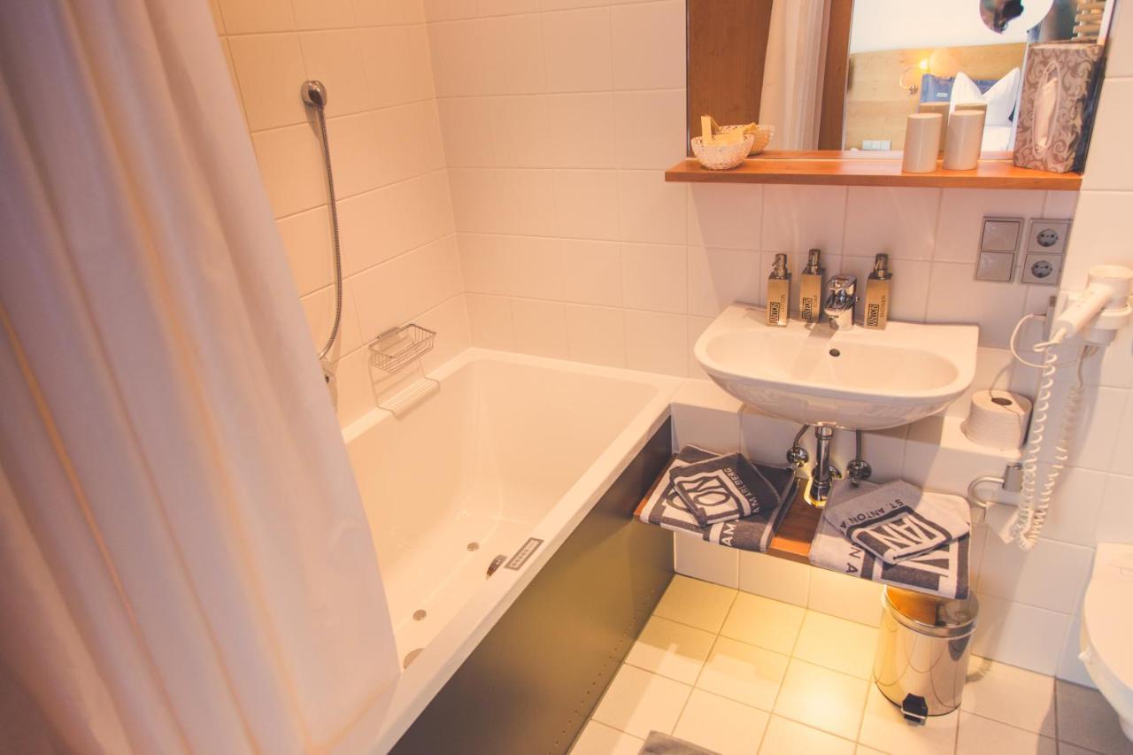 Quality Hosts Arlberg - Hotel Anton ซังคท์อันทอนอัมอาร์ลแบร์ก ภายนอก รูปภาพ