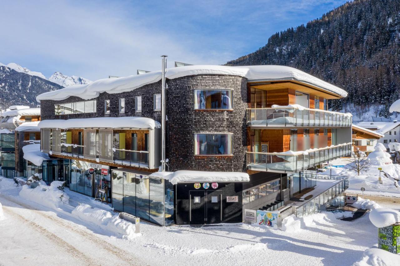 Quality Hosts Arlberg - Hotel Anton ซังคท์อันทอนอัมอาร์ลแบร์ก ภายนอก รูปภาพ